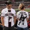 Atlanta Falcons Ghostface The Heisman Pose Football Fan T-Shirt